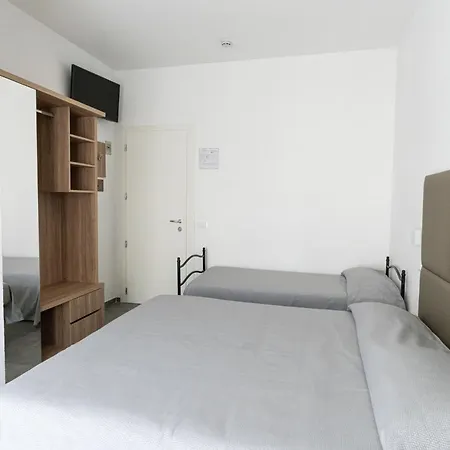 Отель Eugenio Чезенатико