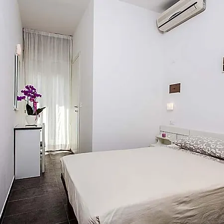 Hotel Eugenio 2*