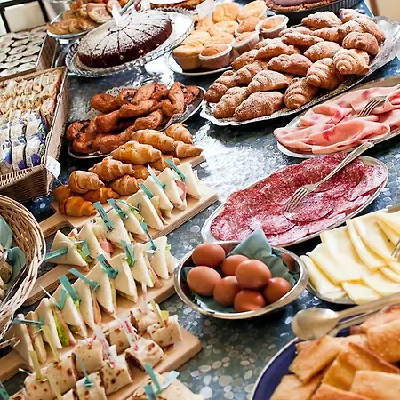 Отель Eugenio Чезенатико